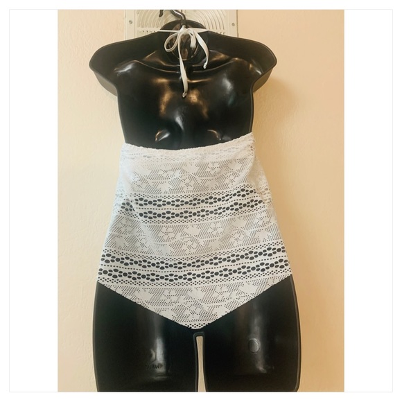 Halter Top White Blouse NWOT Medium  ⭐️ Host Pick ⭐️ - Picture 3 of 4